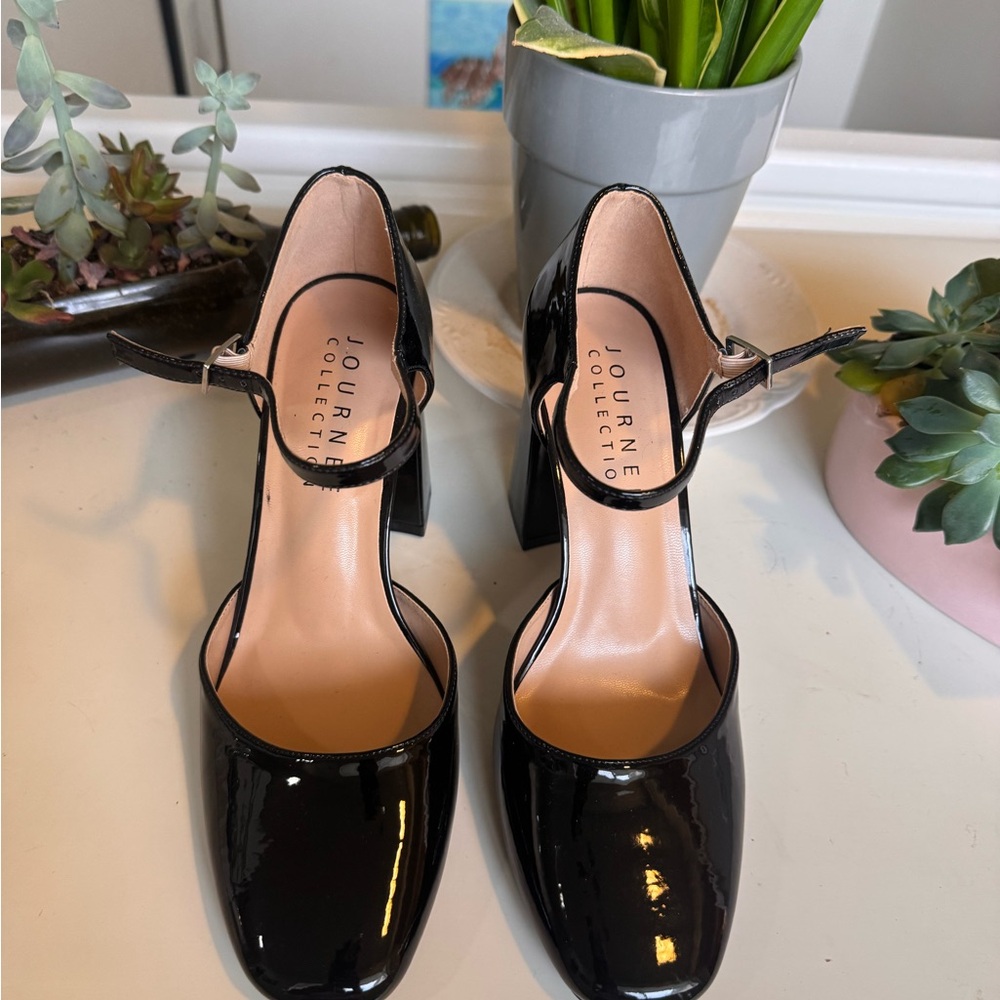 Journee Collection Black Patent Mary Jane Block Heel Pumps